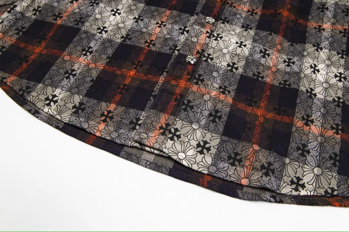 🅿️260 New: Style number: B132 Chrome Hearts classic cashew flower cross all-over printed jacquard long-sleeved casual shirt 1️⃣Customized original jacquard fabric, high-quality pure cotton jacquard plaid fabric, soft and comfortable to the touch, a very high-quality fabric! 2️⃣The details of the workmanship are perfectly controlled. The lining is made of vest hemming, and the cuffs are made of double cross leather labels. It is different from the ordinary version. The collar is also designed with interlining, which shows high-end fashion and personality. The style is fashionable, simple and elegant, and it is a very versatile jacket! 4⃣️Complete accessories, all customized with original versions! Same style for men and women Color: Cashew Red Size: S, M, L, XL